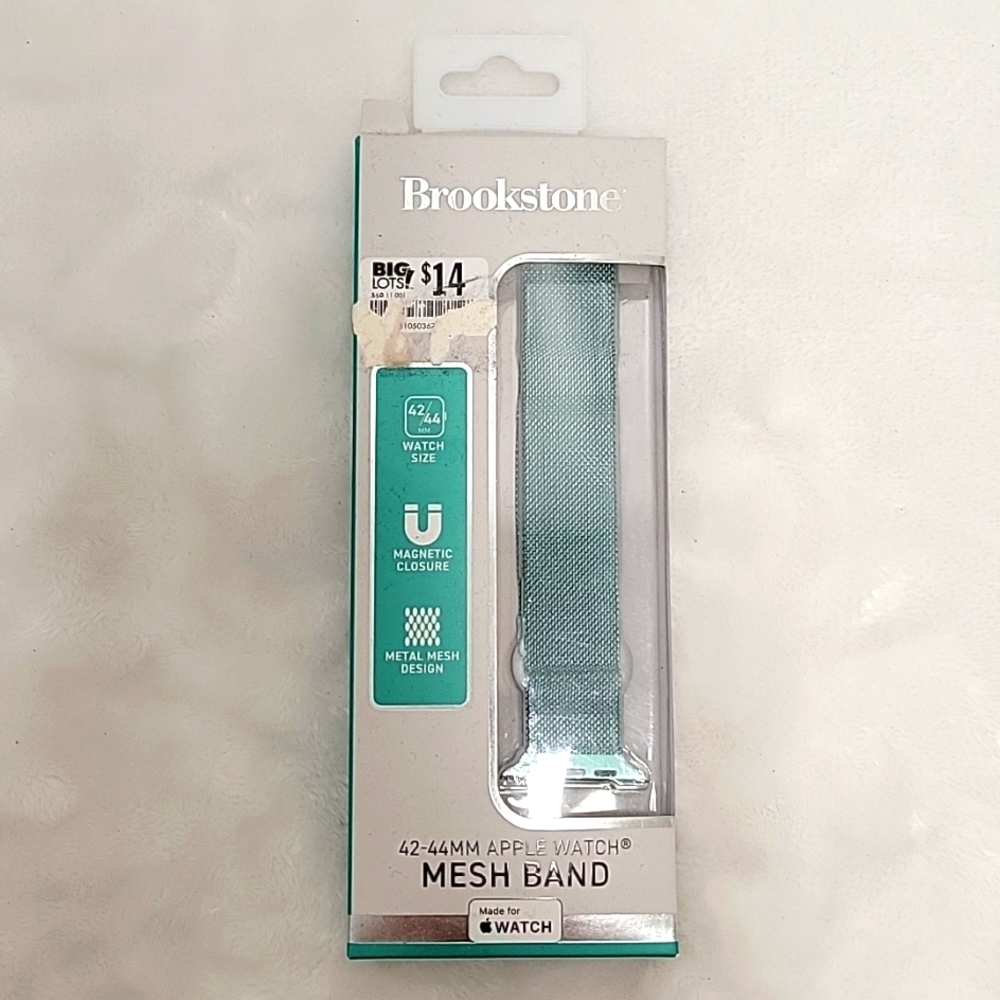 Brookstone 42-44MM Apple Watch Mesh Band New in Opened Box Magnetic Closure